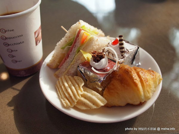 Yummy Cafe：【食記】鴨子湖畔聊爆肝 @ 新竹香山-中華大學-Yummy Cafe-兩講學堂