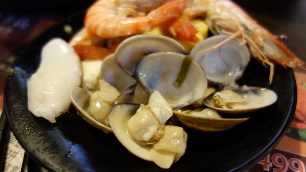 板橋站。皇璽北海道昆布鍋。超大份量的平價火鍋新選擇。絕對讓你吃到飽飽飽