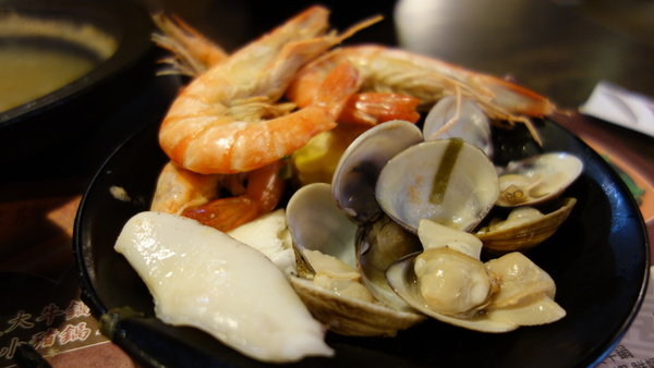 板橋站。皇璽北海道昆布鍋。超大份量的平價火鍋新選擇。絕對讓你吃到飽飽飽