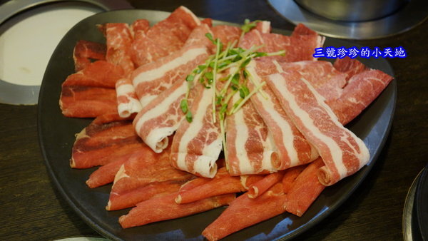 板橋站。皇璽北海道昆布鍋。超大份量的平價火鍋新選擇。絕對讓你吃到飽飽飽