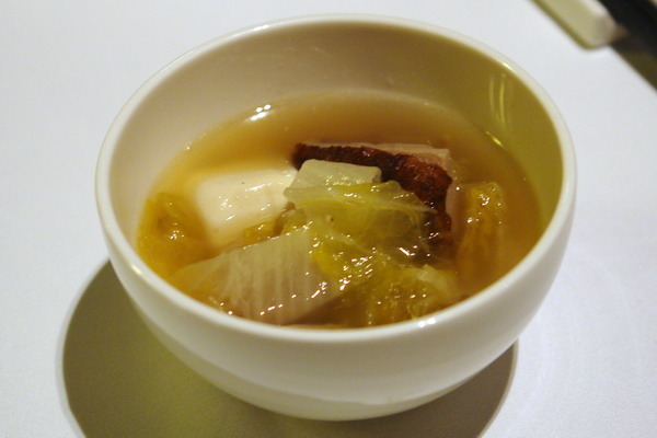 新竹美食周記(七)--東方軒(芙洛麗飯店)--最in的中餐廳--夢幻教堂現身&&&加映好口碑有質感的yummy中餐廳