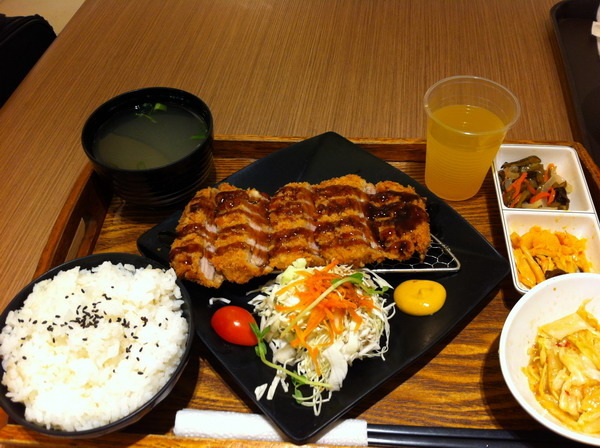 新竹美食周記(四)--papas burger&新光水月&莫凡彼