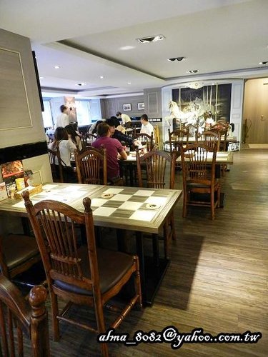 【桃園~ Black Sheep黑羊加州火烤餐廳】氣氛佳‧餐前麵包口感優