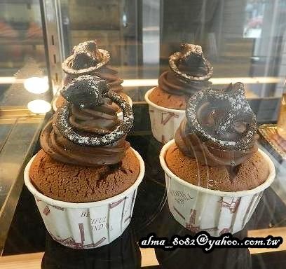 【桃園~ Black Sheep黑羊加州火烤餐廳】氣氛佳‧餐前麵包口感優