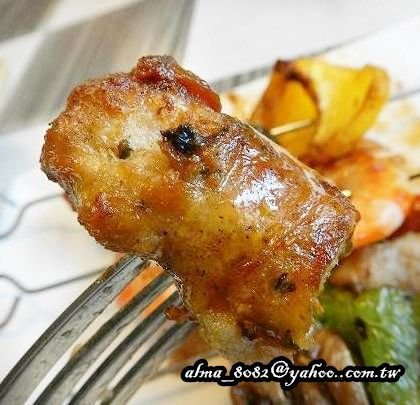 【桃園~ Black Sheep黑羊加州火烤餐廳】氣氛佳‧餐前麵包口感優
