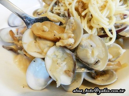 【桃園~ Black Sheep黑羊加州火烤餐廳】氣氛佳‧餐前麵包口感優