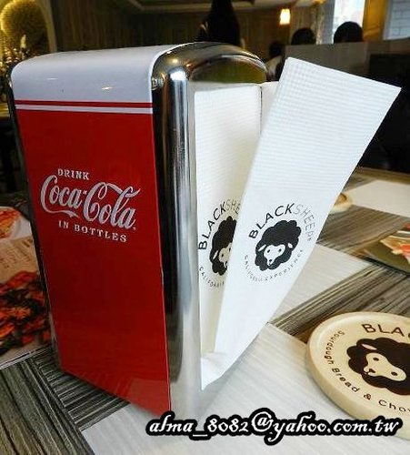 【桃園~ Black Sheep黑羊加州火烤餐廳】氣氛佳‧餐前麵包口感優