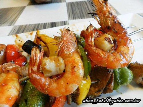 【桃園~ Black Sheep黑羊加州火烤餐廳】氣氛佳‧餐前麵包口感優