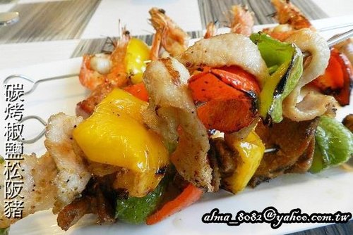 【桃園~ Black Sheep黑羊加州火烤餐廳】氣氛佳‧餐前麵包口感優