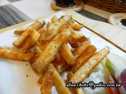 【桃園~ Black Sheep黑羊加州火烤餐廳】氣氛佳‧餐前麵包口感優