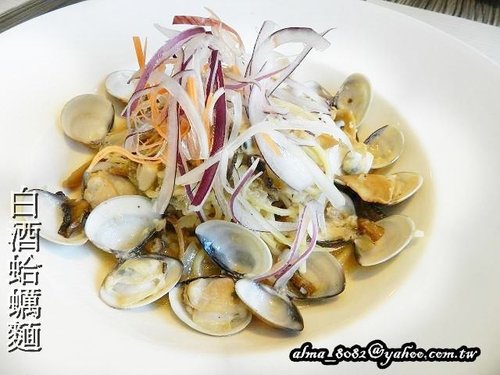 【桃園~ Black Sheep黑羊加州火烤餐廳】氣氛佳‧餐前麵包口感優