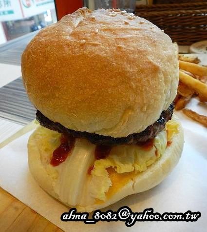 【桃園~ Black Sheep黑羊加州火烤餐廳】氣氛佳‧餐前麵包口感優