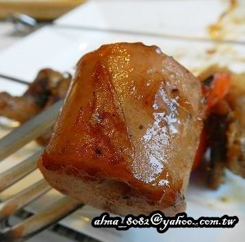 【桃園~ Black Sheep黑羊加州火烤餐廳】氣氛佳‧餐前麵包口感優