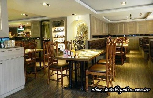 【桃園~ Black Sheep黑羊加州火烤餐廳】氣氛佳‧餐前麵包口感優