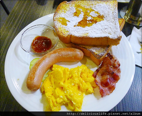 白腸雙拼炒蛋布丁吐司180 白腸雙拼炒蛋布丁吐司180