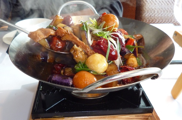 鳥窩窩私房菜(名統百貨店)：蒜泥白肉也能當衣架曬---鳥窩窩私房菜名統百貨店