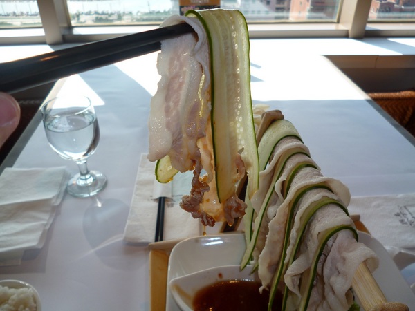 鳥窩窩私房菜(名統百貨店)：蒜泥白肉也能當衣架曬---鳥窩窩私房菜名統百貨店