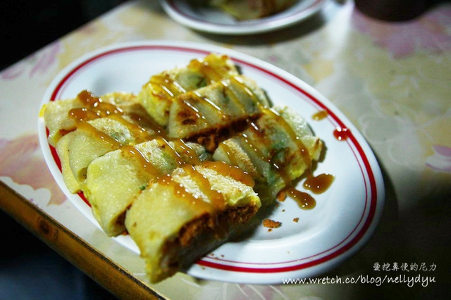 『食記』高雄前鎮。惠鑽小吃部，工頭們最愛的小吃攤