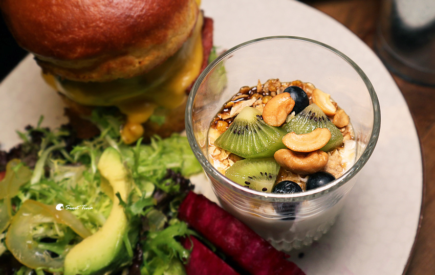 333 RESTAURANT %26; BAR