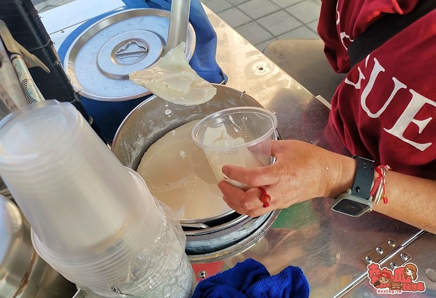 【台南甜點】台南罕病豆花攤，用一碗豆花撐起一個家：邱爸爸豆花攤 - 熱血玩台南。跳躍新世界