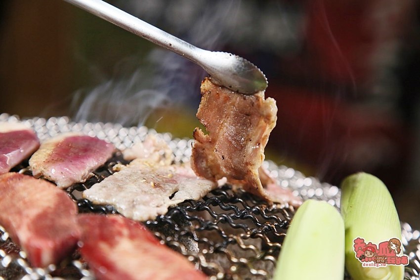 【台南美食】台南最狂日式居酒屋，竟然連大阪地標固力果跑跑人都搬進店：nest炭火燒肉專門 - 熱血玩台南。跳躍新世界