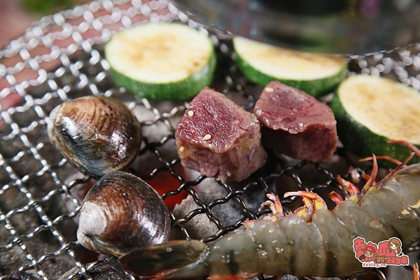 【台南美食】台南最狂日式居酒屋，竟然連大阪地標固力果跑跑人都搬進店：nest炭火燒肉專門 - 熱血玩台南。跳躍新世界