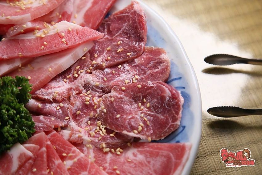 【台南美食】台南最狂日式居酒屋，竟然連大阪地標固力果跑跑人都搬進店：nest炭火燒肉專門 - 熱血玩台南。跳躍新世界