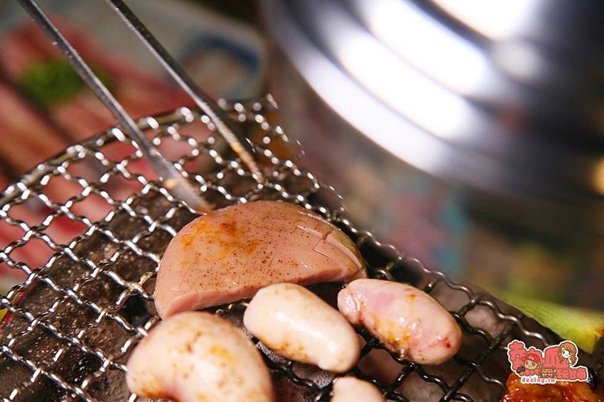 【台南美食】台南最狂日式居酒屋，竟然連大阪地標固力果跑跑人都搬進店：nest炭火燒肉專門 - 熱血玩台南。跳躍新世界