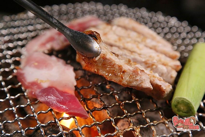 【台南美食】台南最狂日式居酒屋，竟然連大阪地標固力果跑跑人都搬進店：nest炭火燒肉專門 - 熱血玩台南。跳躍新世界