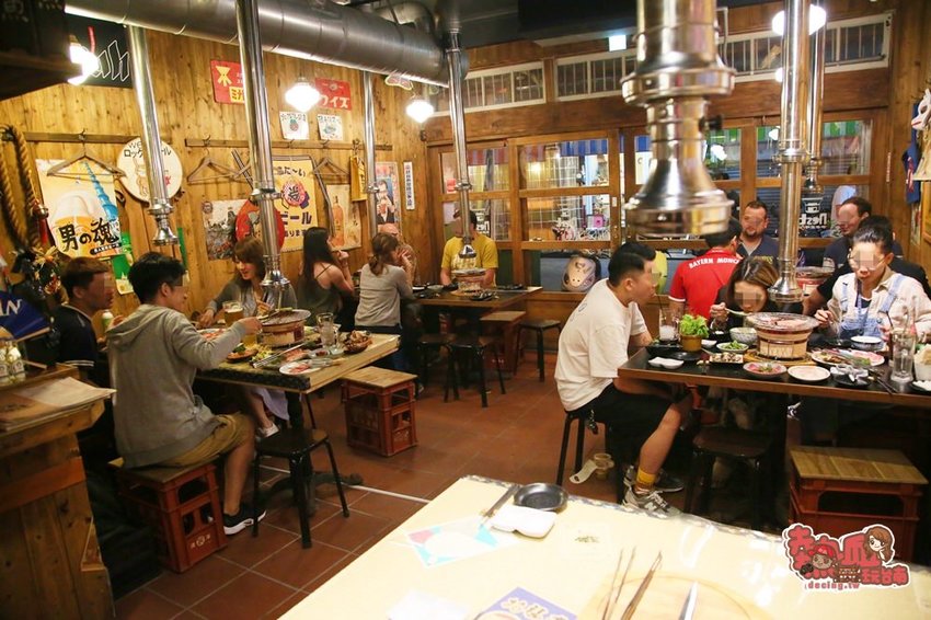 【台南美食】台南最狂日式居酒屋，竟然連大阪地標固力果跑跑人都搬進店：nest炭火燒肉專門 - 熱血玩台南。跳躍新世界