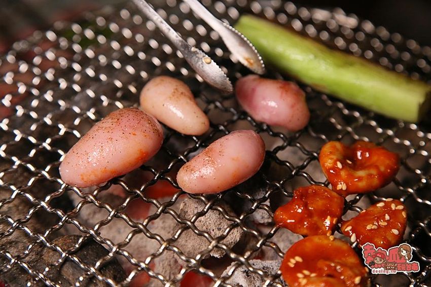 【台南美食】台南最狂日式居酒屋，竟然連大阪地標固力果跑跑人都搬進店：nest炭火燒肉專門 - 熱血玩台南。跳躍新世界