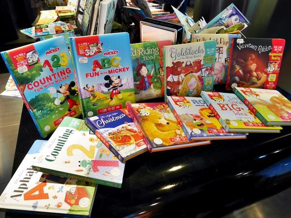 【台中烏日】大野狼國際書展 #TCIEC 臺中國際展覽館 #免門票 #200萬本書籍 #貼紙書 #奇幻投影AR立體書 #兒童外文書 #3D立體書 (1).JPG