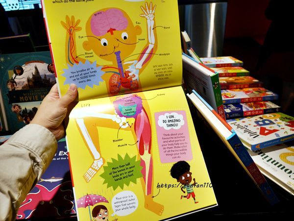 【台中烏日】大野狼國際書展 #TCIEC 臺中國際展覽館 #免門票 #200萬本書籍 #貼紙書 #奇幻投影AR立體書 #兒童外文書 #3D立體書 (21).JPG