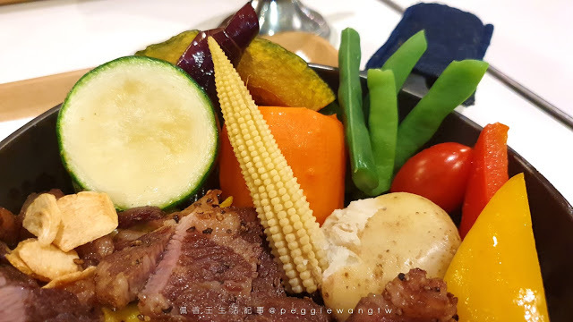 台北松江南京-泰迪農園咖哩：厚切牛排配大量蔬菜.日系咖哩醬自由配.咖哩控必訪