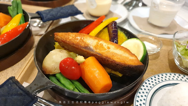 台北松江南京-泰迪農園咖哩：厚切牛排配大量蔬菜.日系咖哩醬自由配.咖哩控必訪