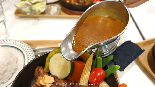 台北松江南京-泰迪農園咖哩：厚切牛排配大量蔬菜.日系咖哩醬自由配.咖哩控必訪