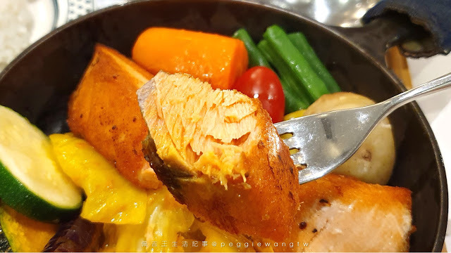 台北松江南京-泰迪農園咖哩：厚切牛排配大量蔬菜.日系咖哩醬自由配.咖哩控必訪