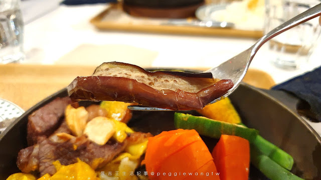 台北松江南京-泰迪農園咖哩：厚切牛排配大量蔬菜.日系咖哩醬自由配.咖哩控必訪