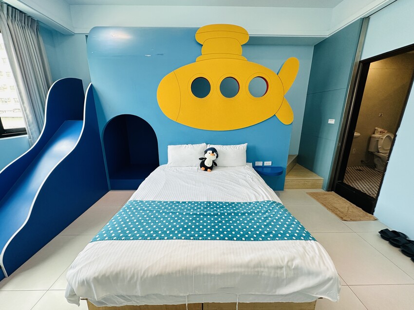 【黃色風箏】台南親子住宿開箱｜滑梯房、沙坑、搖搖馬玩到不想退