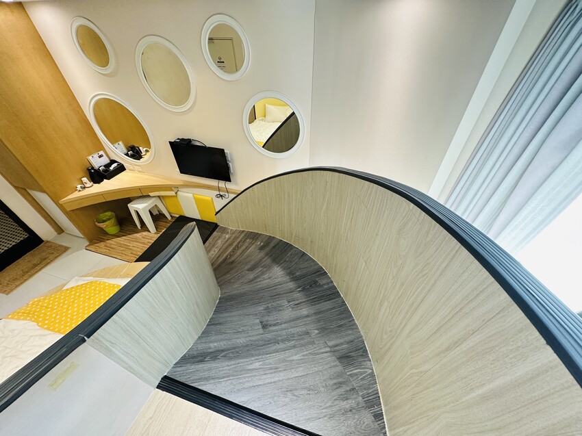 【黃色風箏】台南親子住宿開箱｜滑梯房、沙坑、搖搖馬玩到不想退