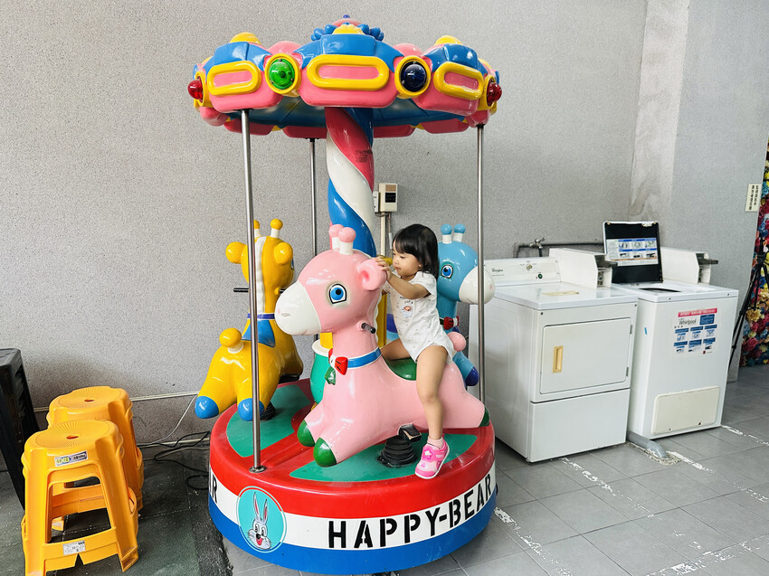 【黃色風箏】台南親子住宿開箱｜滑梯房、沙坑、搖搖馬玩到不想退