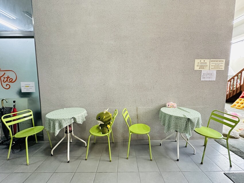 【黃色風箏】台南親子住宿開箱｜滑梯房、沙坑、搖搖馬玩到不想退