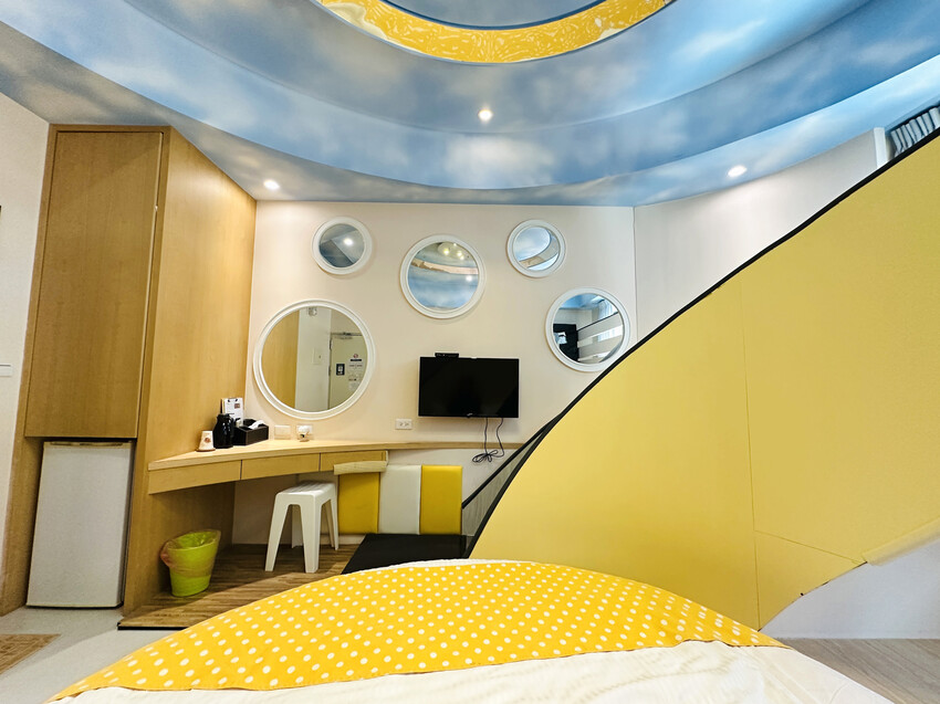 【黃色風箏】台南親子住宿開箱｜滑梯房、沙坑、搖搖馬玩到不想退