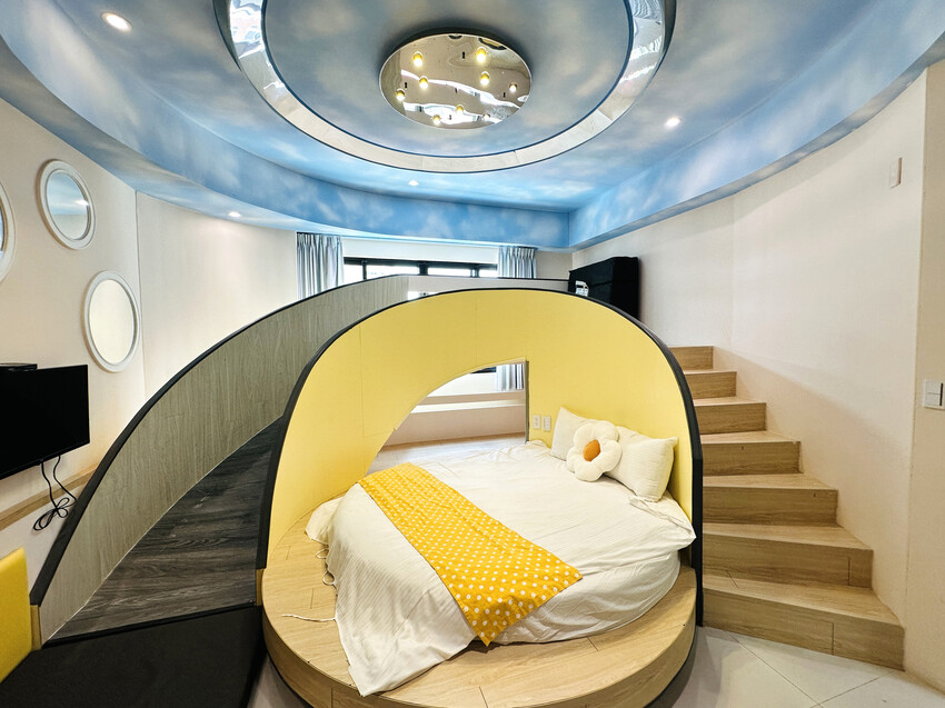 【黃色風箏】台南親子住宿開箱｜滑梯房、沙坑、搖搖馬玩到不想退