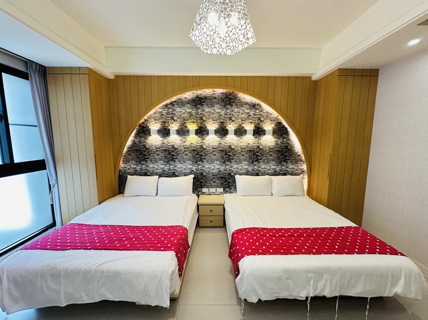 【黃色風箏】台南親子住宿開箱｜滑梯房、沙坑、搖搖馬玩到不想退