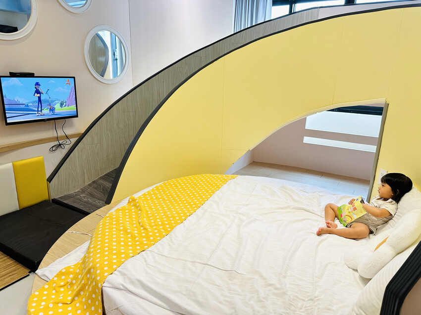 【黃色風箏】台南親子住宿開箱｜滑梯房、沙坑、搖搖馬玩到不想退