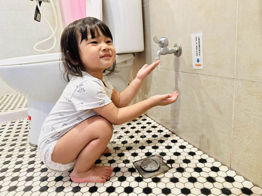 【黃色風箏】台南親子住宿開箱｜滑梯房、沙坑、搖搖馬玩到不想退