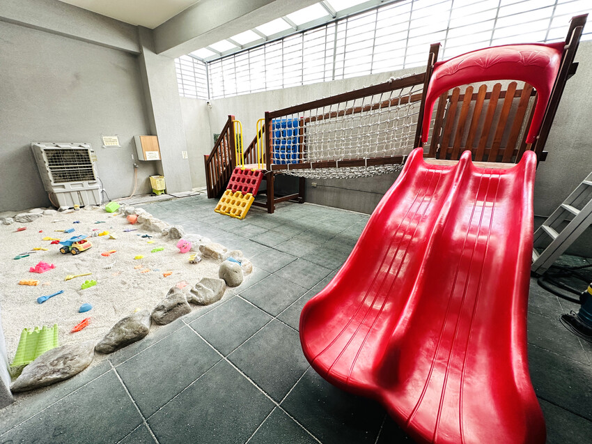 【黃色風箏】台南親子住宿開箱｜滑梯房、沙坑、搖搖馬玩到不想退