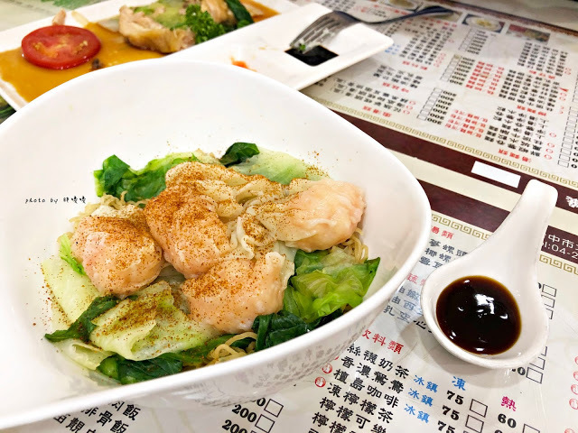 【台中 北屯】品嘉茶餐廳，民俗公園旁，大人氣港式茶餐廳，餐點種類眾多，完全無雷，不論嘴饞想吃還是朋友、家庭聚餐都很適合👍