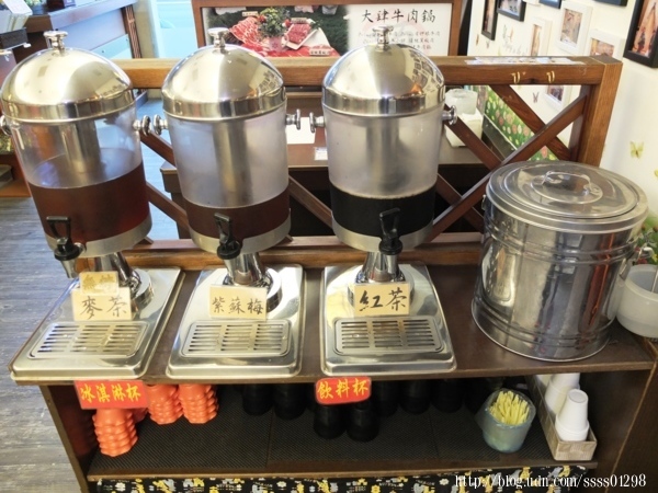 嘉義美食【紅豬呷火鍋(嘉義新生店)】個人式套餐火鍋 獨享18oz大肉量肉魂鍋 火烤韓式辣雞鍋 飲料/冰品無限供應